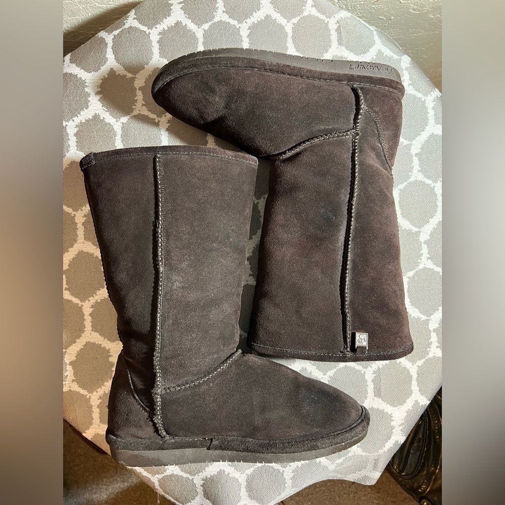 Dark Brown NWOT Suede Boots Bianca Tall BearPaw size 10 Casual cozy